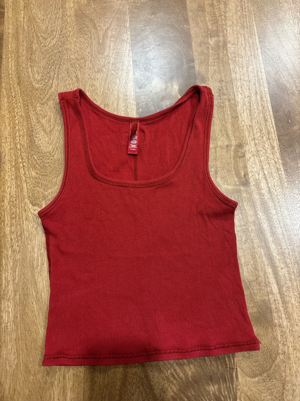 Skims red tank
